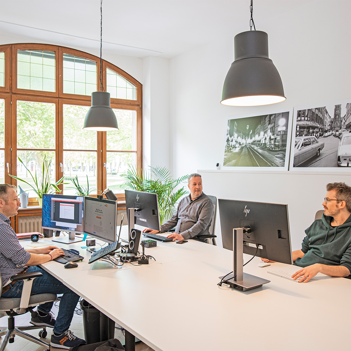 Maximal 4 Schreibtische pro Raum